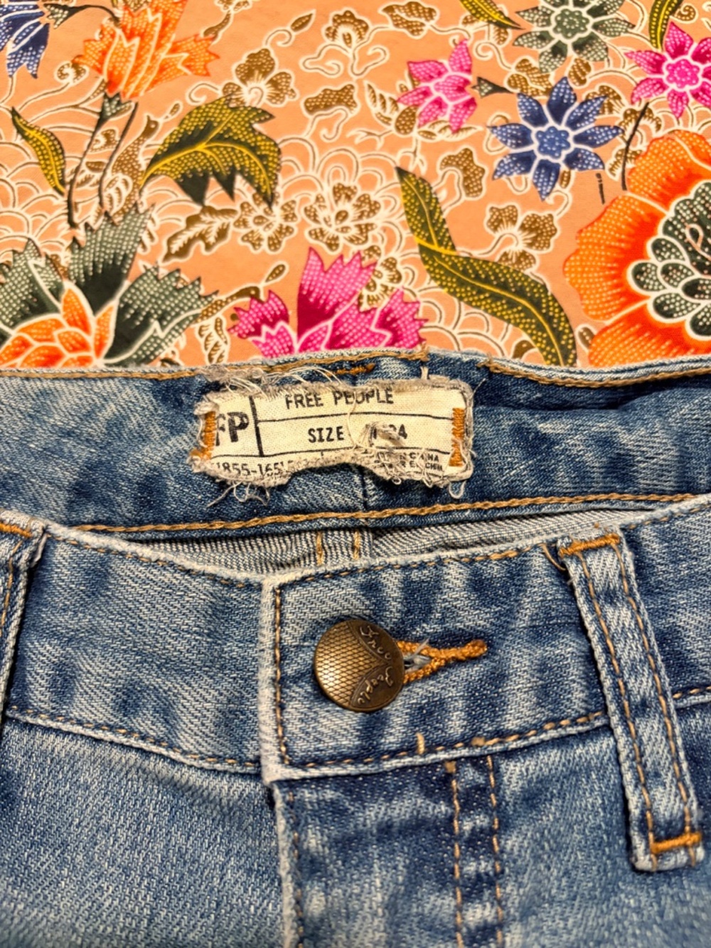 Free People patched distressed jeans size 24 - Picture 5 of 8